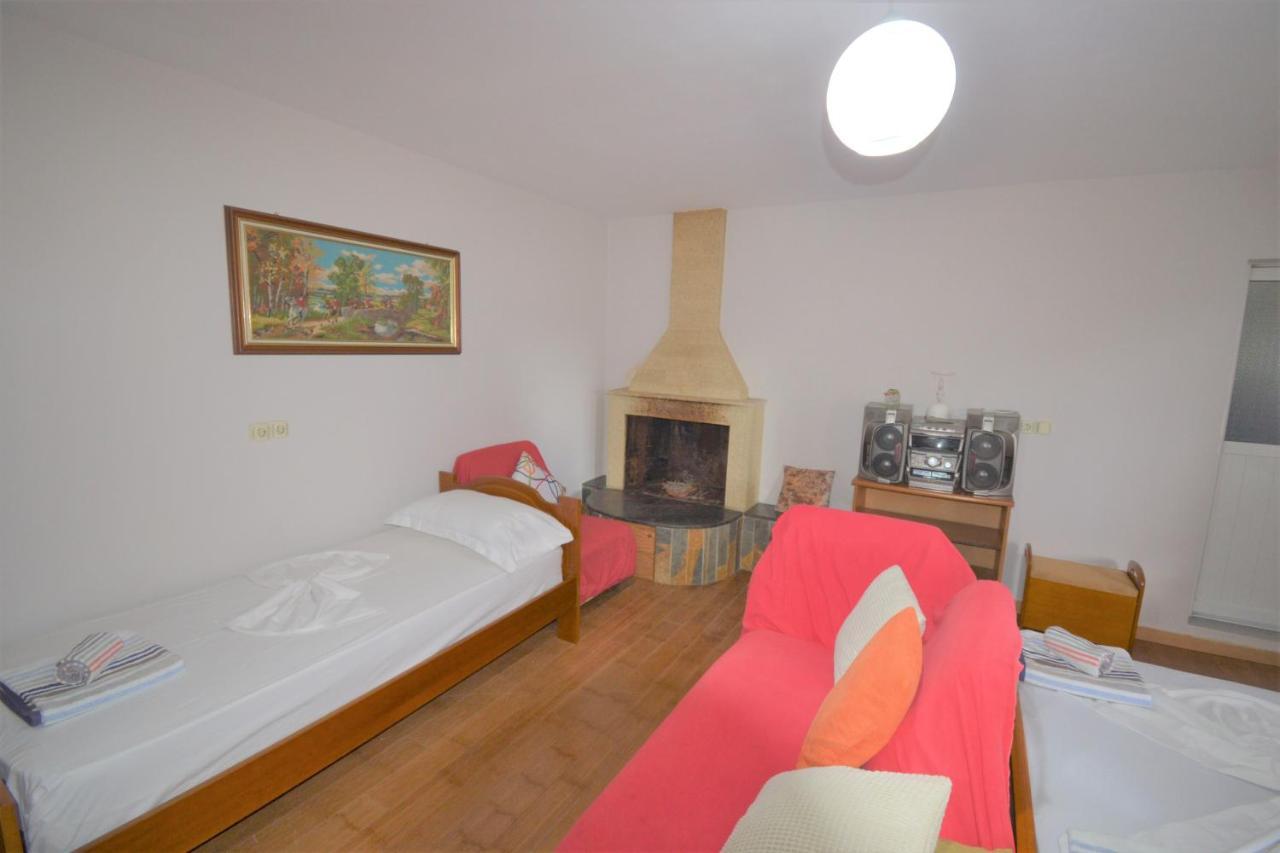 Villa Shqiponja Sarandë エクステリア 写真