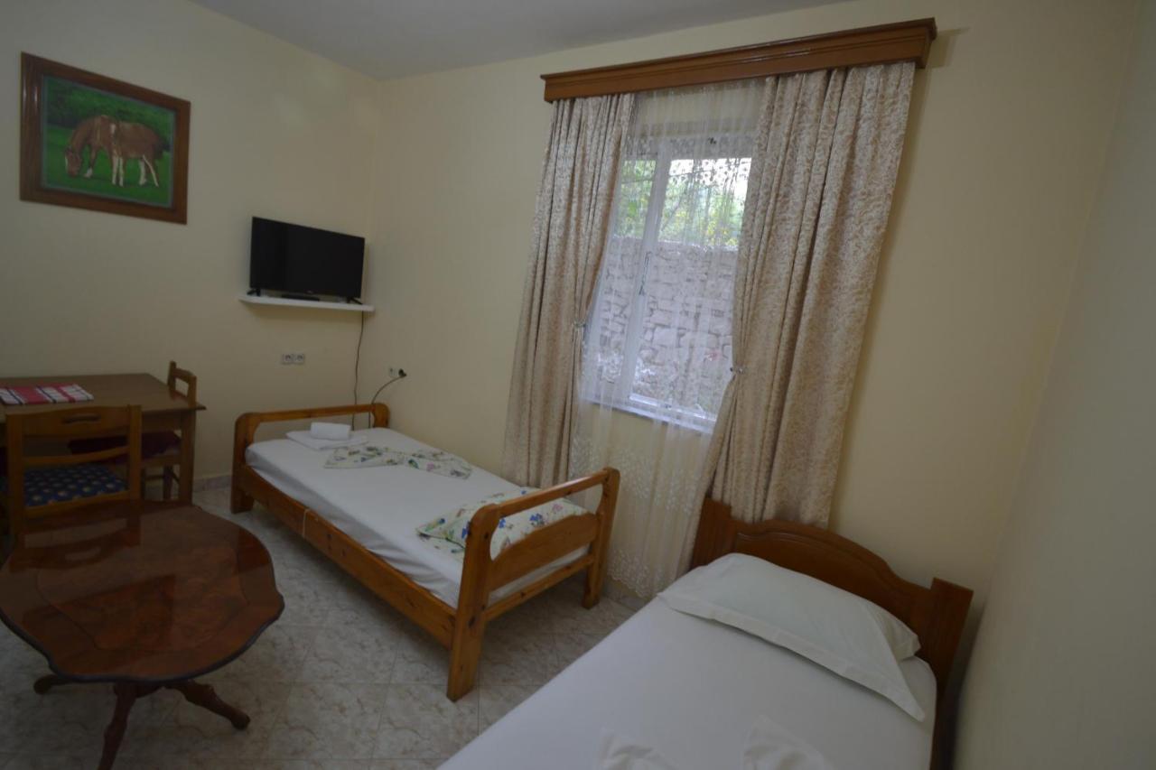Villa Shqiponja Sarandë エクステリア 写真